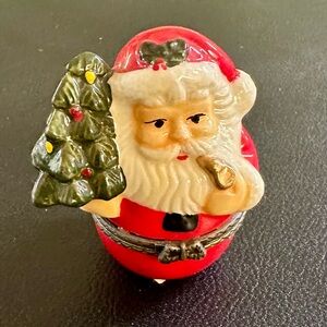 Festive Santa Claus Figurine with Christmas Tree